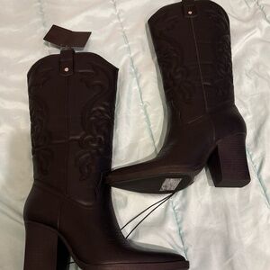Elegant Black Embroidered Women's Boots